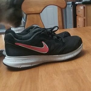 Black Nike Downshifter 6